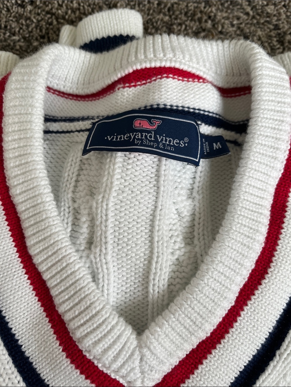Vineyard Vines. White Cable Knit V-Neck Sweater with Navy & Red Trim! Americana - Picture 2 of 10